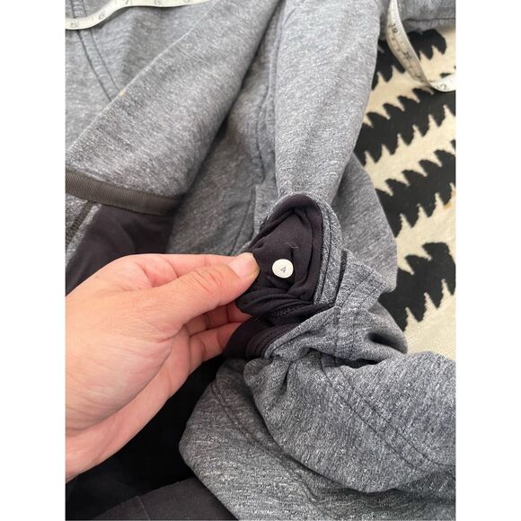 Lululemon‎ That's A Wrap Jacket 4 grey snap front - Picture 7 of 7